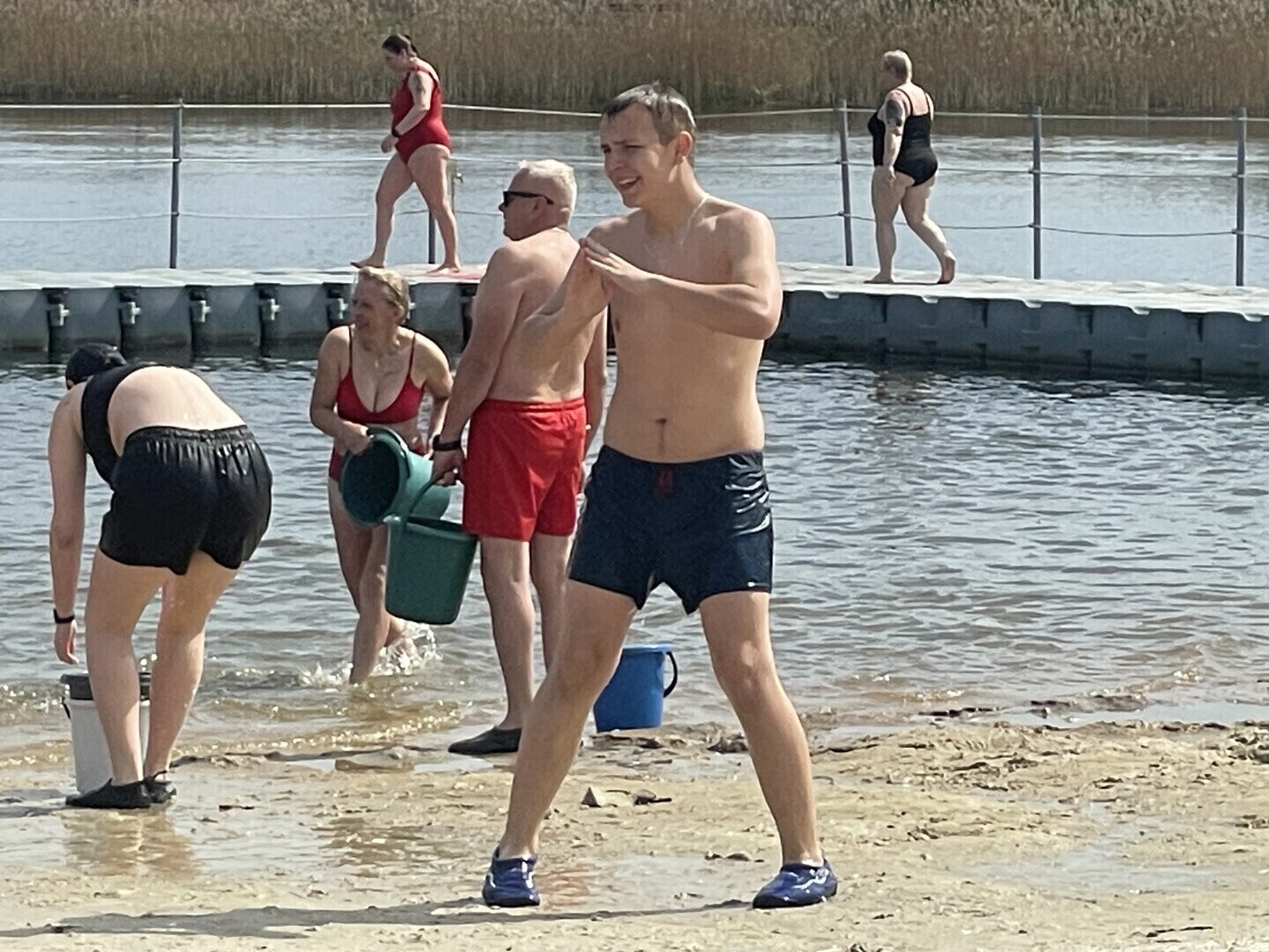 Wodna bitwa z okazji śmigusa-dyngusa na Słoneczku w Piotrkowie