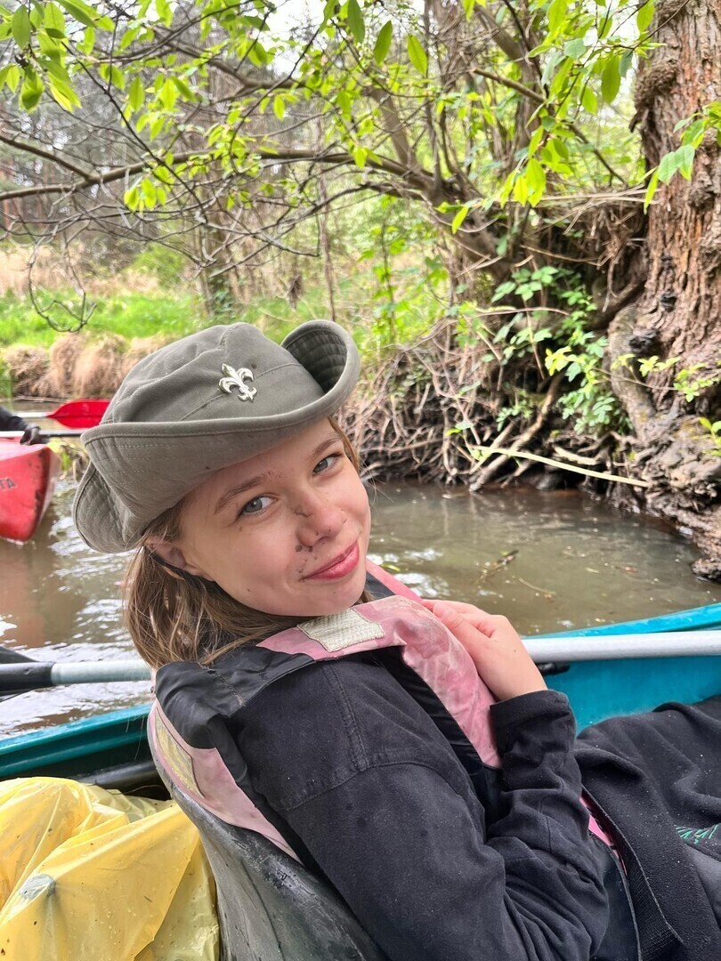 Harcerze z 37. Drużyny Harcerskiej Wilki z Przygłowa wyruszyli kajakami na sprzątanie brzegu