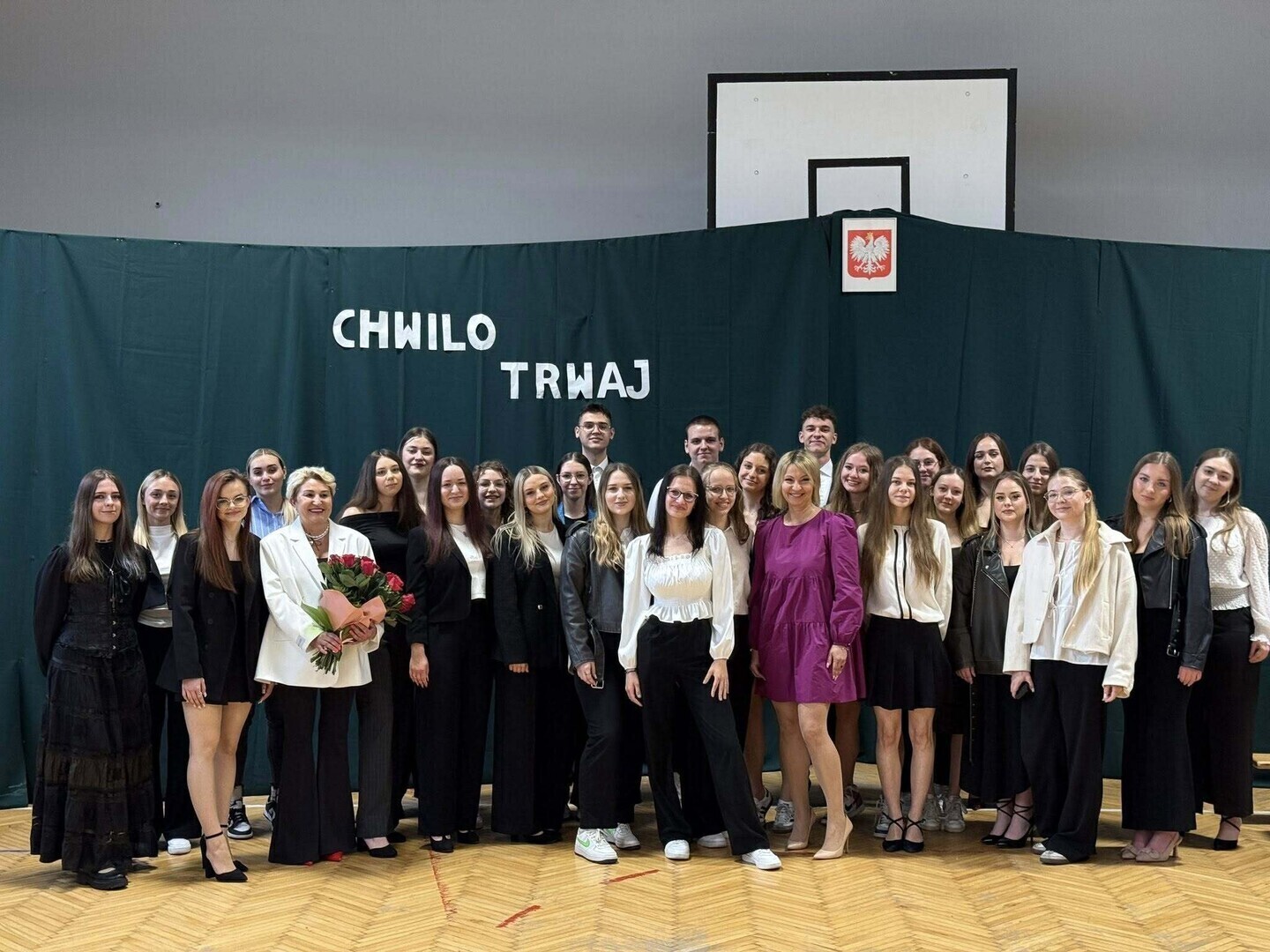 Piotrkowscy maturzyści odebrali świadectwa ukończenia szkoły. Przed nimi egzamin dojrzałości.