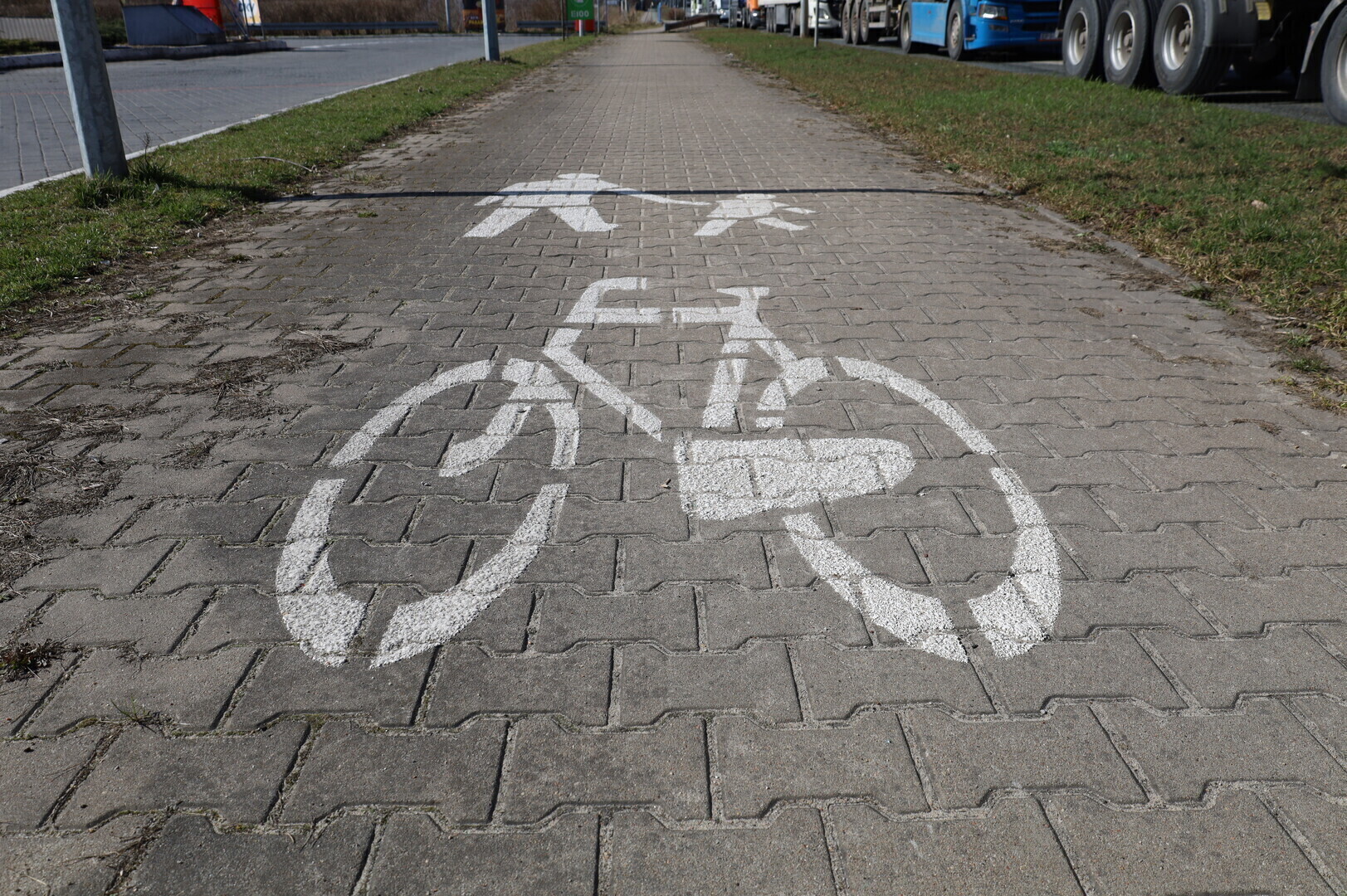 Nowe ścieżki pieszo-rowerowe będą łączyć Piotrków z Rozprzą i Moszczenicą