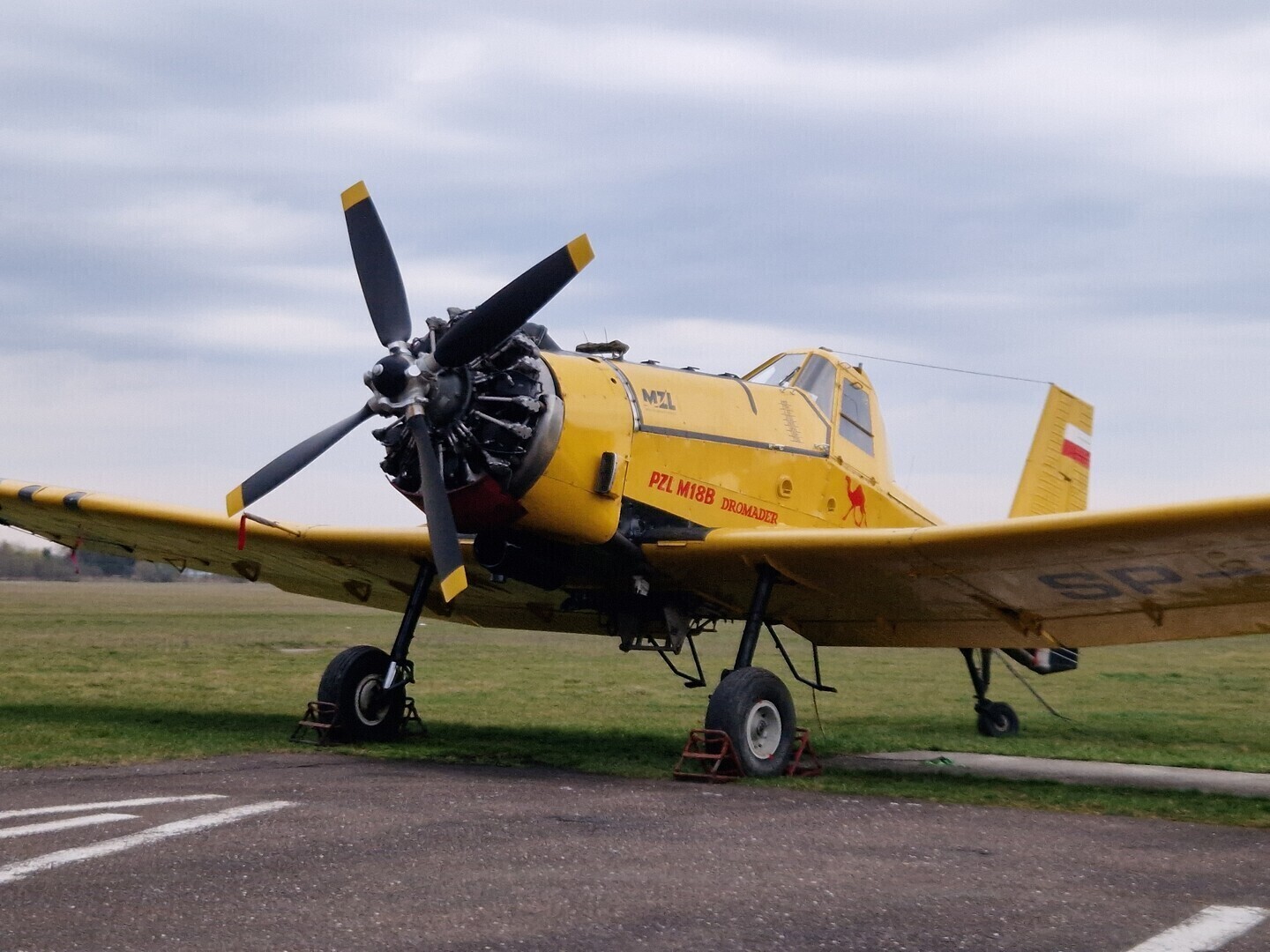Strażak w przestworzach PZL M18B Dromader z piotrkowskiego lotniska