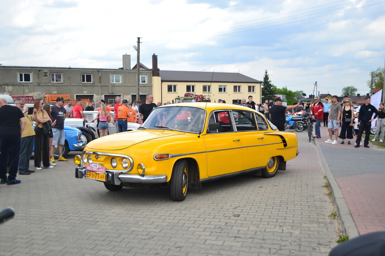 Motoryzacyjna pasja łączy pokolenia - zlot w Moszczenicy