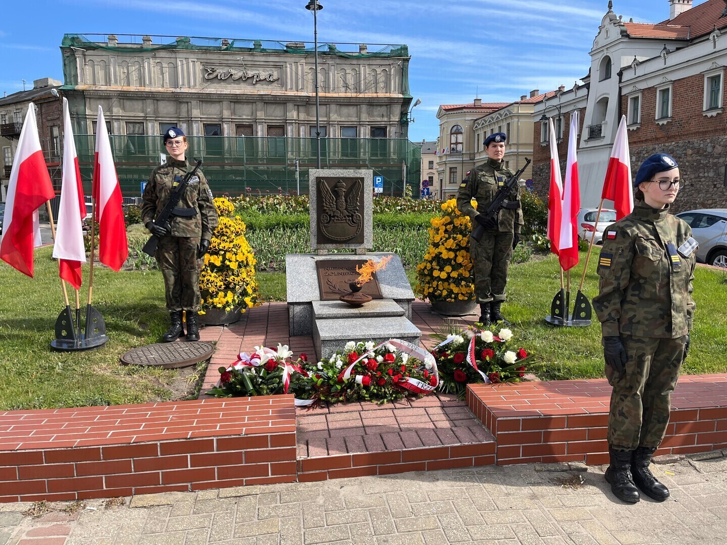 80. rocznica zakończenia II wojny światowej - prezydent Piotrkowa Juliusz Wiernicki oddaje hołd i podkreśla znaczenie pamięci historycznej