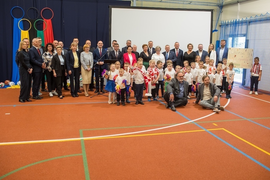 Hala sportowa w Proszeniu w gminie Wolbórz oddana do użytku