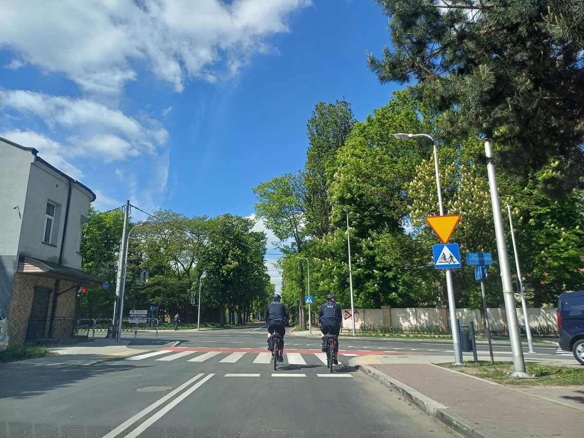 Policja na rowerach dba o bezpieczeństwo piotrkowian