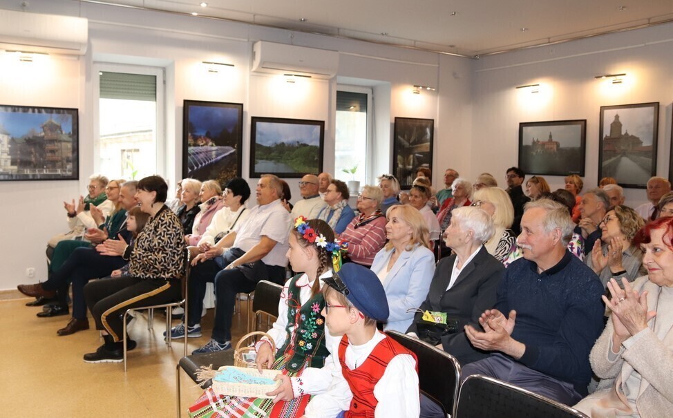 Występ Zespołu Ludowego Ziemi Piotrkowskiej PIOTRKOWIANIE Zdjęcia