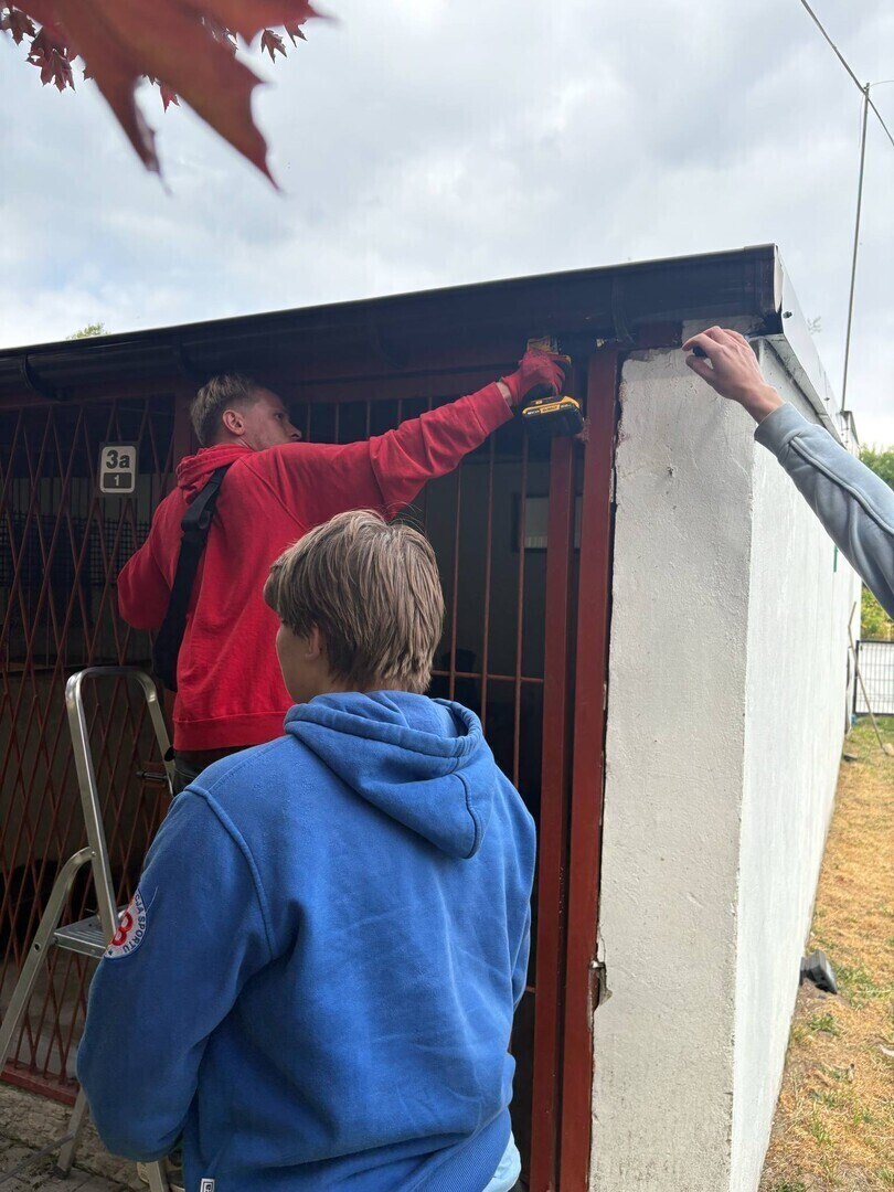 W piotrkowskim schronisku została zamontowana mgiełka wodna która przyniesie zwierzakom ulgę w upalne dni