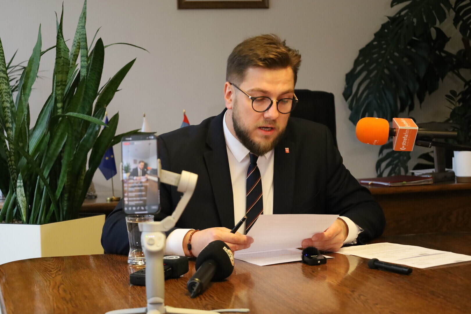 Piątkowa konferencja Juliusza Wiernickiego. Prezydent odniósł się do tematyki referendum i planów dotyczących Centrów Integracji Cudzoziemców