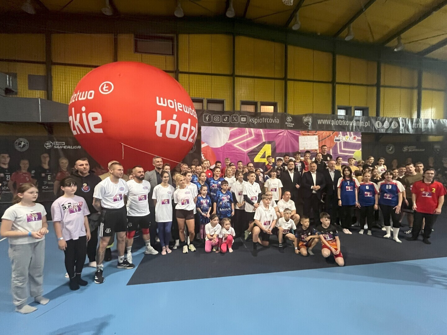 Sportowe emocje rodzinna atmosfera i mnóstwo uśmiechu Piknik 4 Pory Sportu w Łódzkiem w Piotrkowie