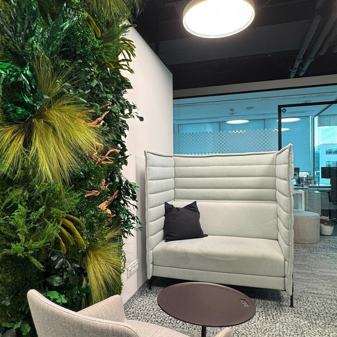 Zieleń na ścianie korzyści z instalacji ogrodów wertykalnych w przestrzeniach mieszkalnych i komercyjnych