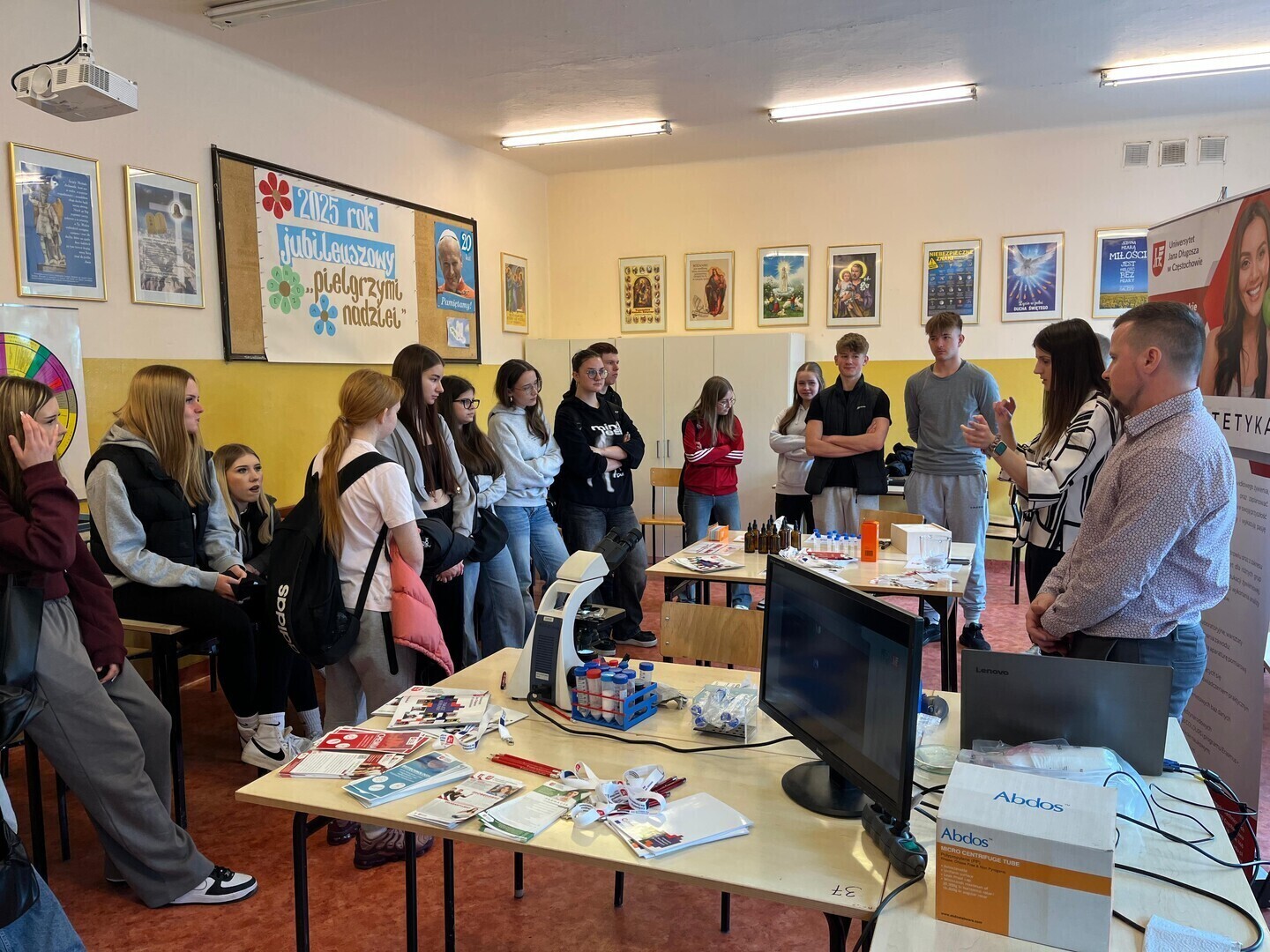 Piknik edukacyjny Explorer VII w ZSP nr 2 w Piotrkowie - atrakcje nauka i inspiracje dla uczniów i rodzin