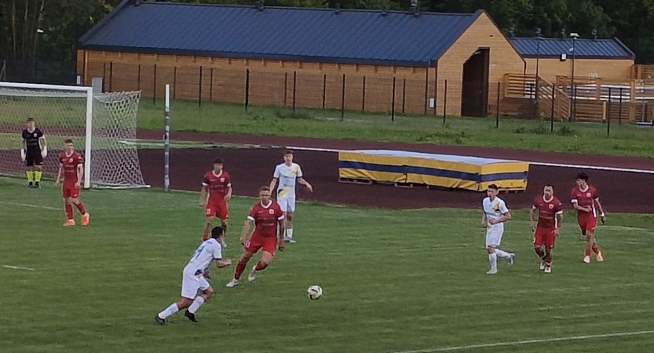 Remis Polonii porażki Concordii i Skalnika. Sędzia w roli głównej