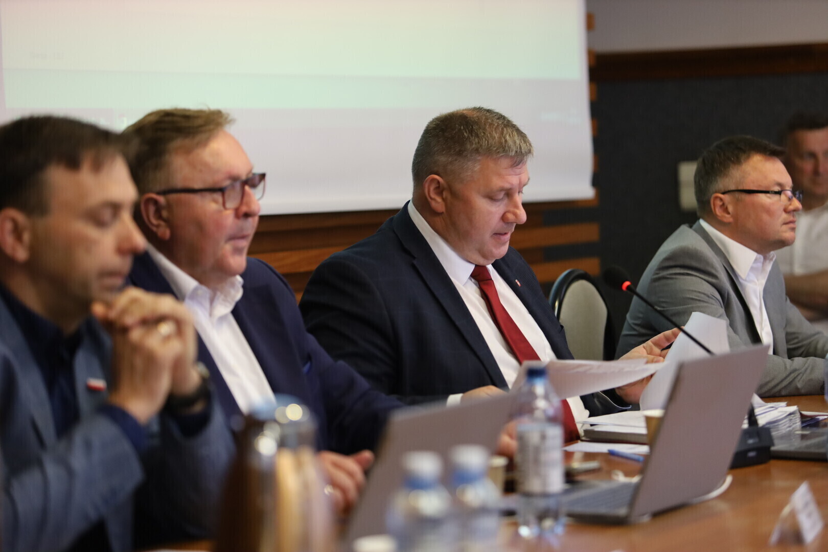 Merytoryczna dyskusja i rozłam w klubie PP PiS XVII sesja Rady Miasta