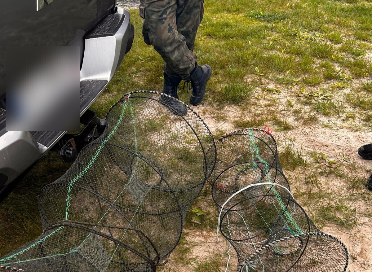 Nielegalny połów więciorem na Zalewie Cieszanowickim sprawą zajmują się policjanci
