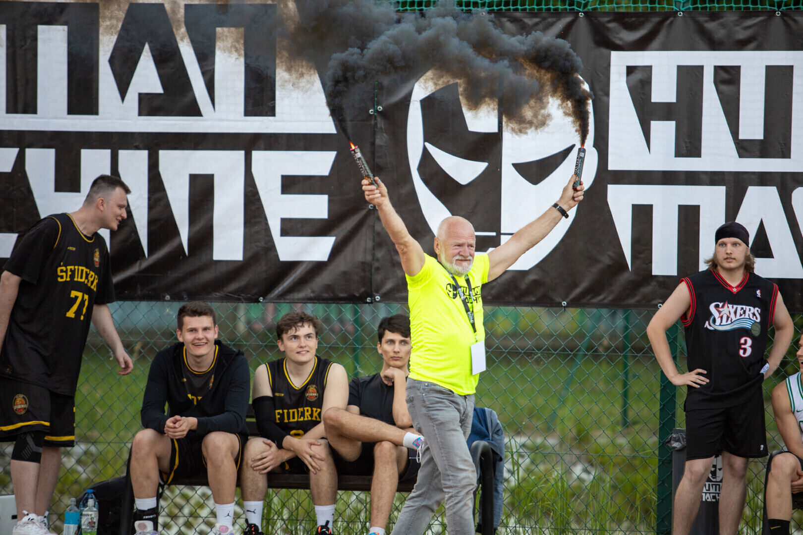 Nocny Turniej Koszykówki 3x3 Human Machine w Piotrkowie. 16 drużyn rywalizowało na stadionie OSiR