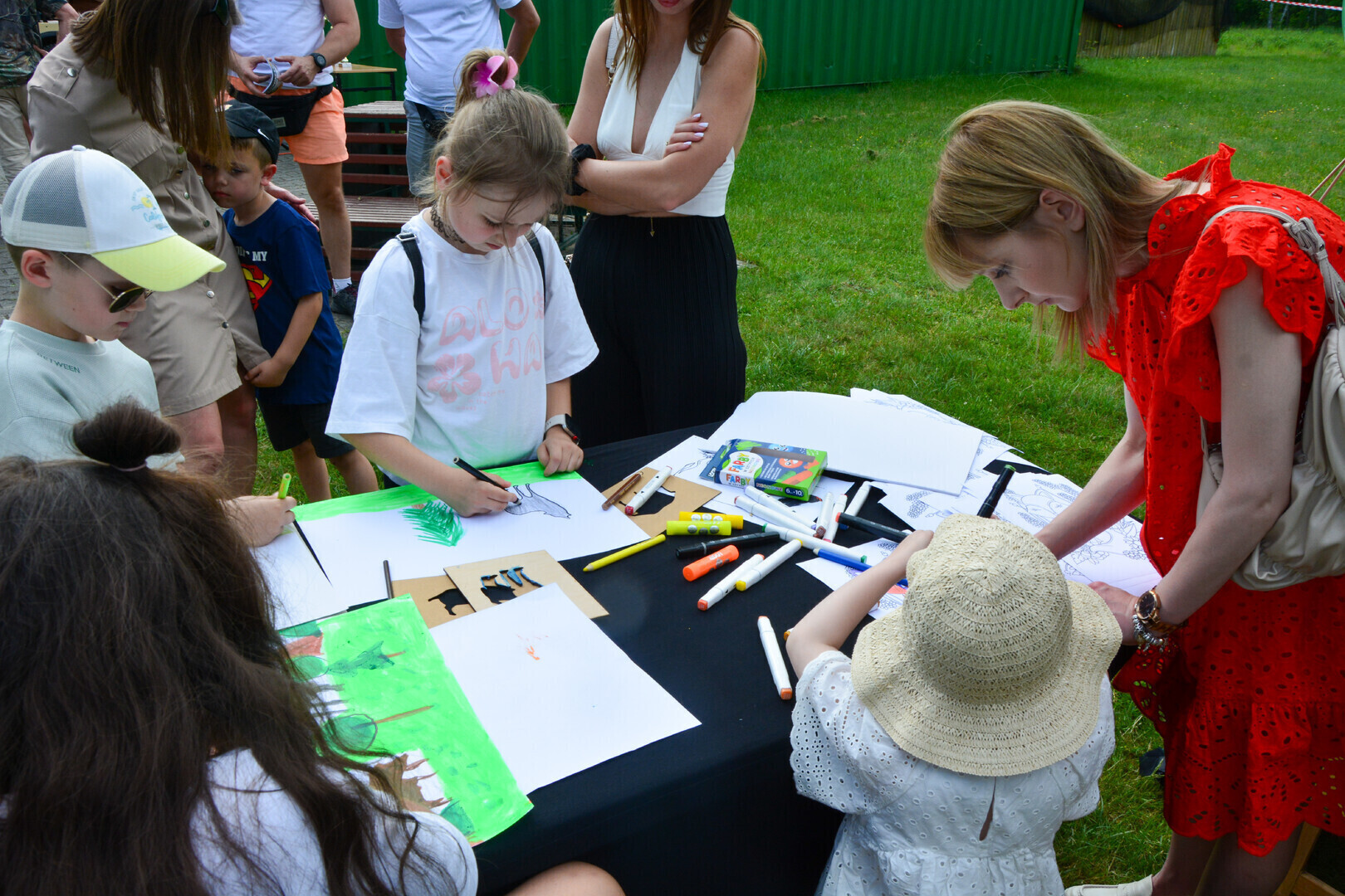 Piotrków Psy sokoły i strzelnica. Tak wyglądał Dzień Dziecka z Radą Osiedla Wierzeje i PZŁ. Festyn pełen atrakcji dla najmłodszych
