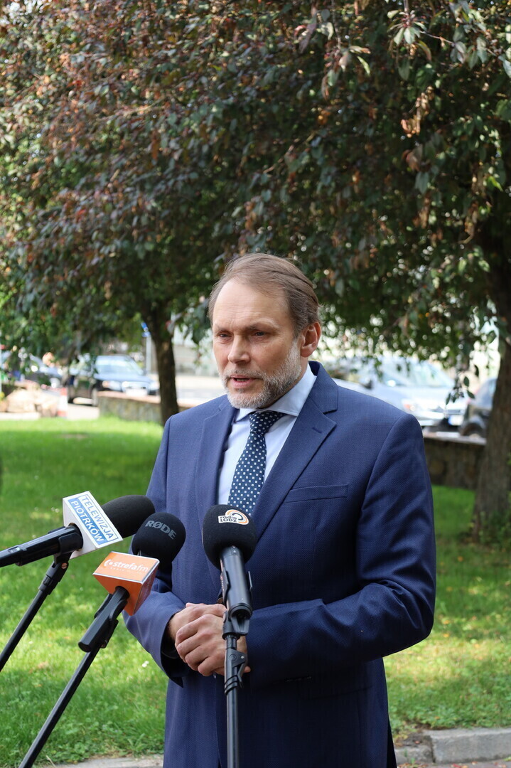Poseł PiS Grzegorz Lorek chce, aby grupa referendalna wycofała się z ...