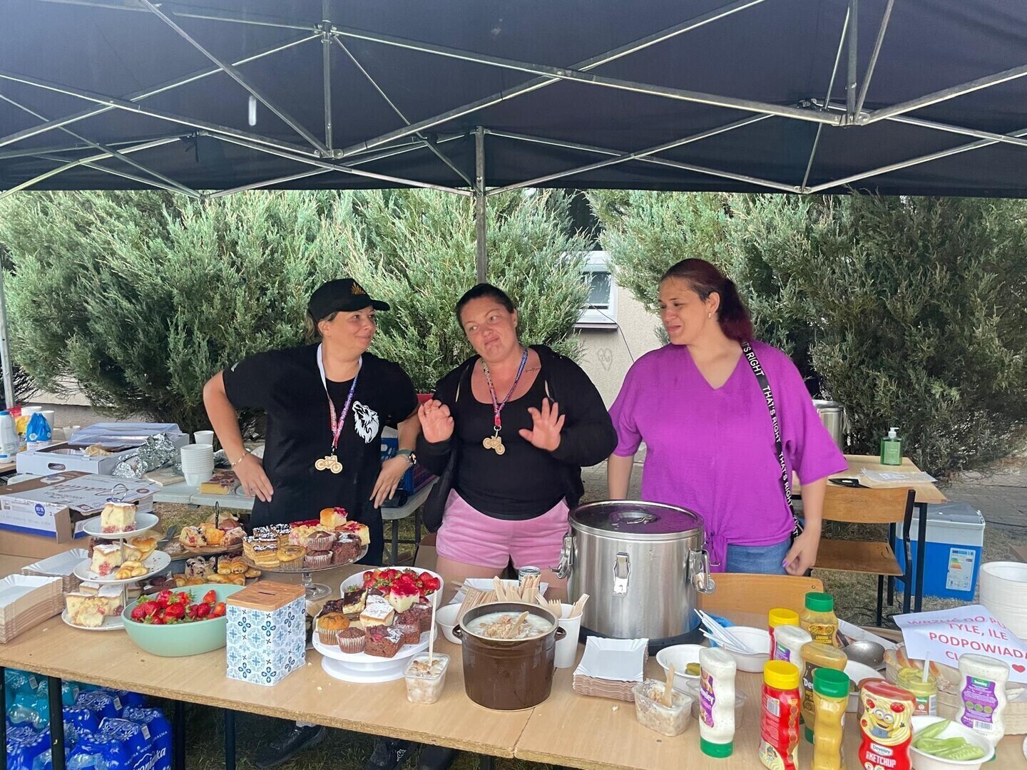 Pomimo deszczowej pogody ponad 200 osób wzięło udział w Rodzinnym Rajdzie Rowerowym we Włodzimierzowie- cel był szczytny zebrać pieniądze na Defibrylator AED