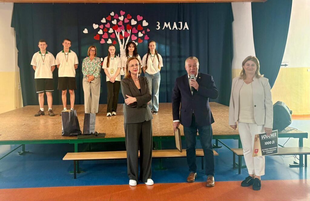 Sukces uczniów z Rozprzy w ogólnopolskim turnieju wiedzy o pierwszej pomocy.