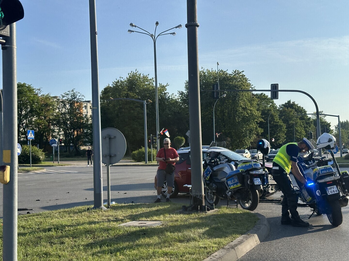 Groźna kolizja z udziałem radiowozu. Policja wjechała na czerwonym świetle
