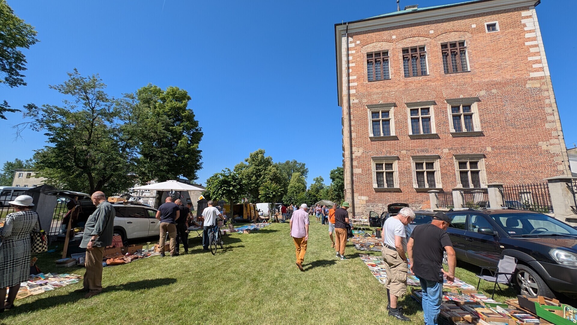 Piotrkowska Giełda Staroci przyciąga mieszkańców miasta