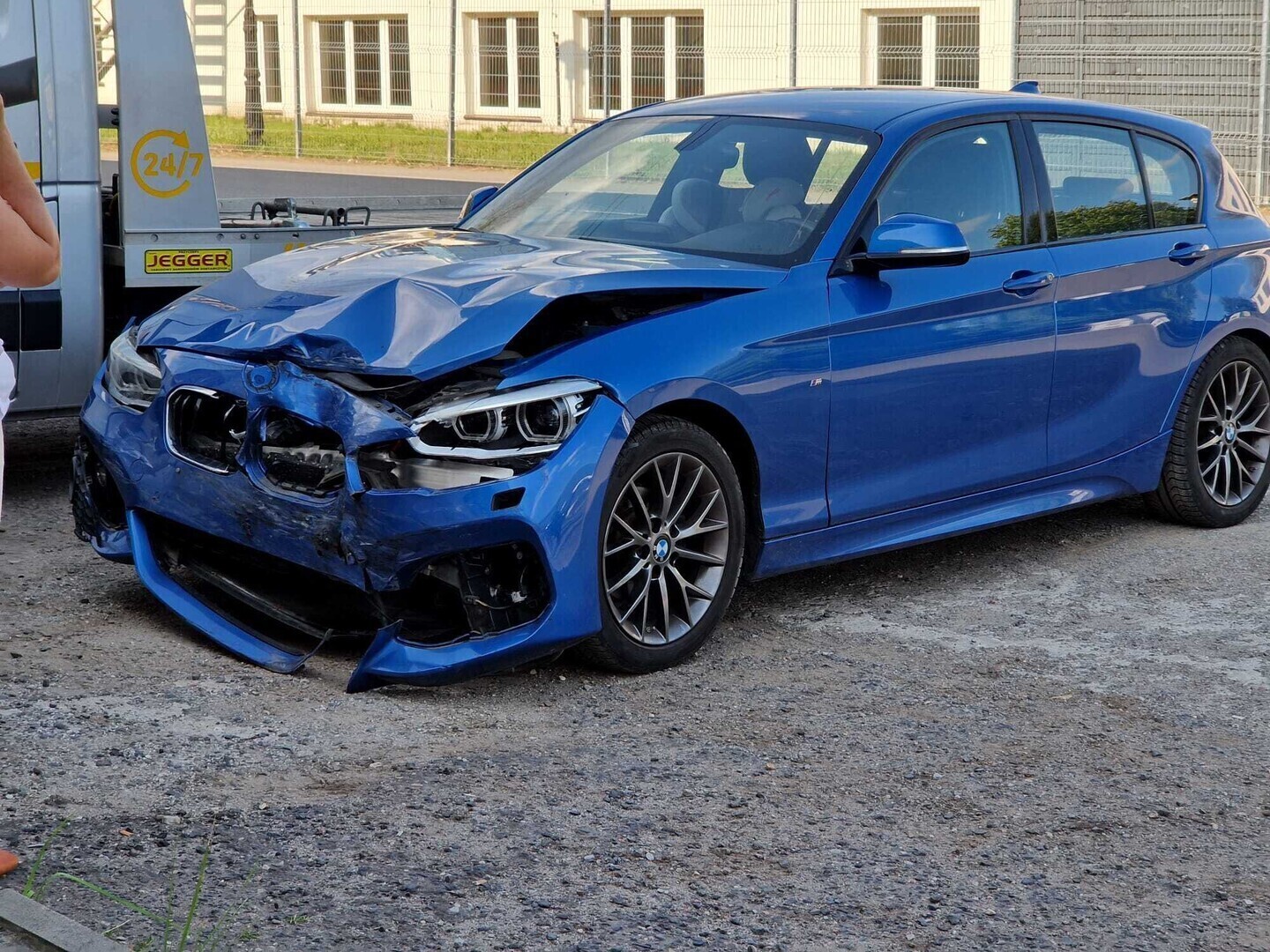 BMW nie ustąpił pierwszeństwa w wyniku zdarzenia ucierpiał mężczyzna kupujący kebab