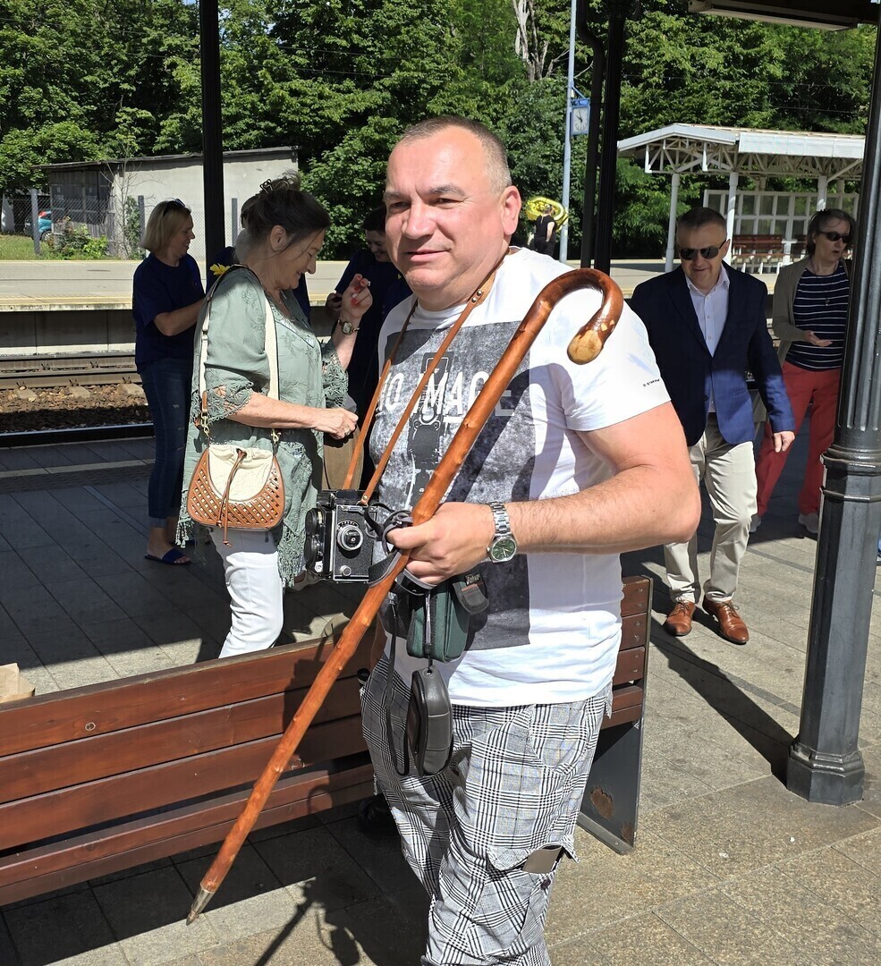 Zachęcali do przyjazdu do miasta które gra Akcja promocyjna na dworcu PKP