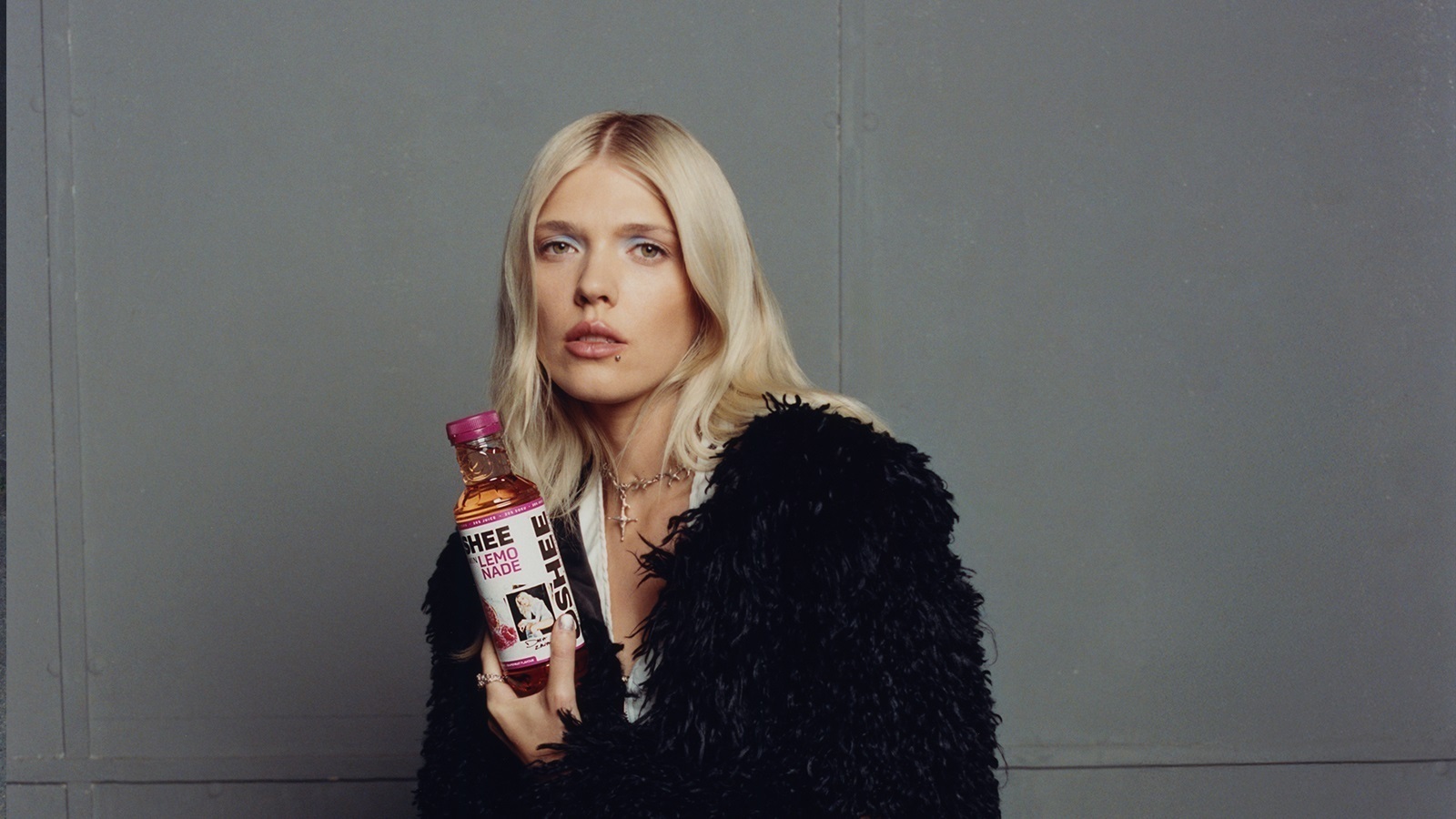 Muzyka smak i design - OSHEE prezentuje relaunch kategorii lemoniad i Live sesję TOM YUM w wyjątkowej współpracy Darii Zawiałow z Braćmi Kacperczyk