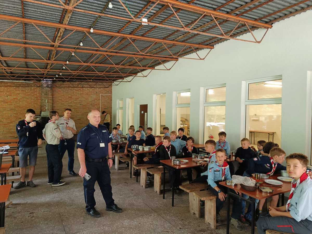 Policjanci przeprowadzili kontrole obozu harcerskiego w Trzech Morgach
