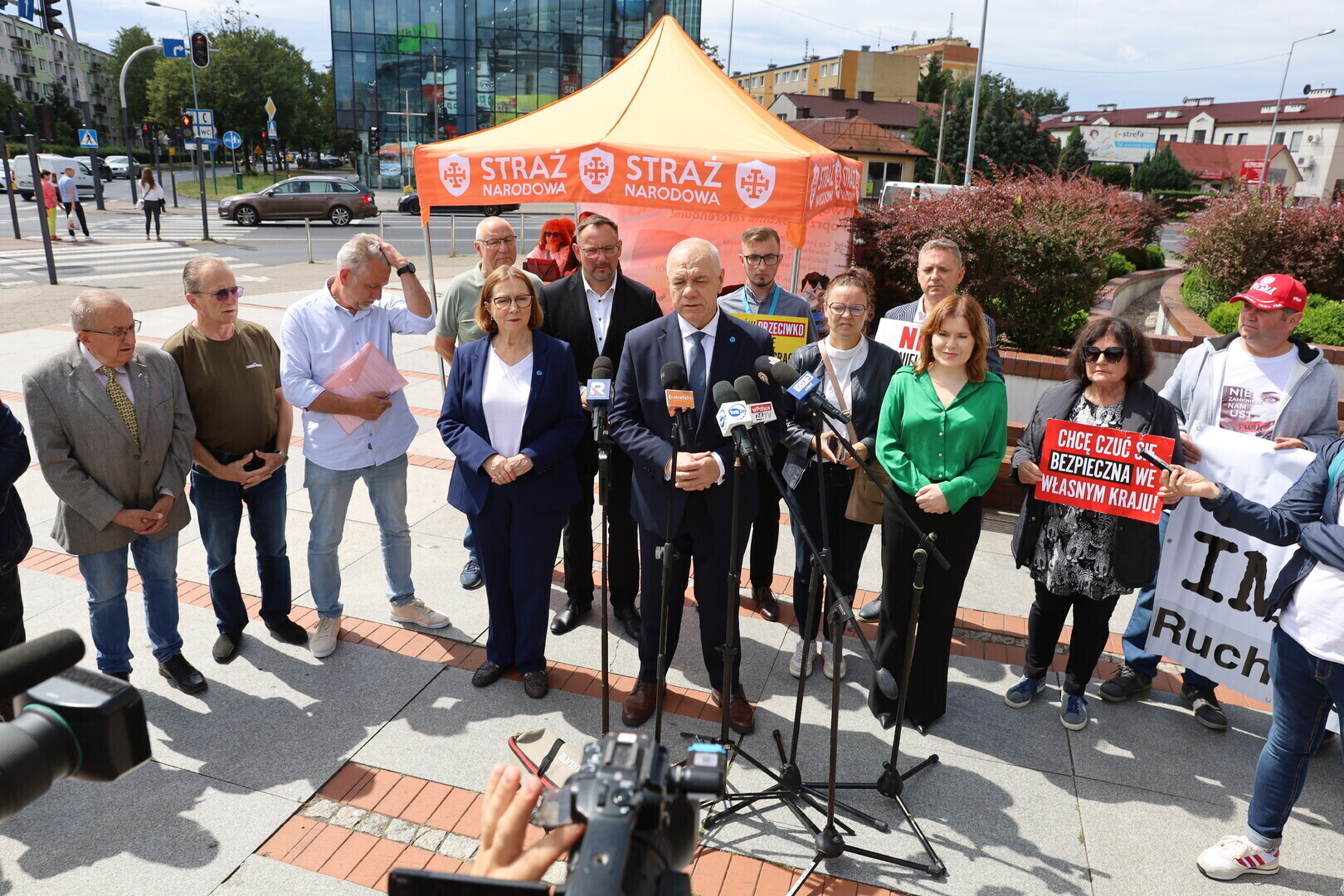 Jacek Sasin w Piotrkowie zagrzewał mieszkańców do udziału w referendach