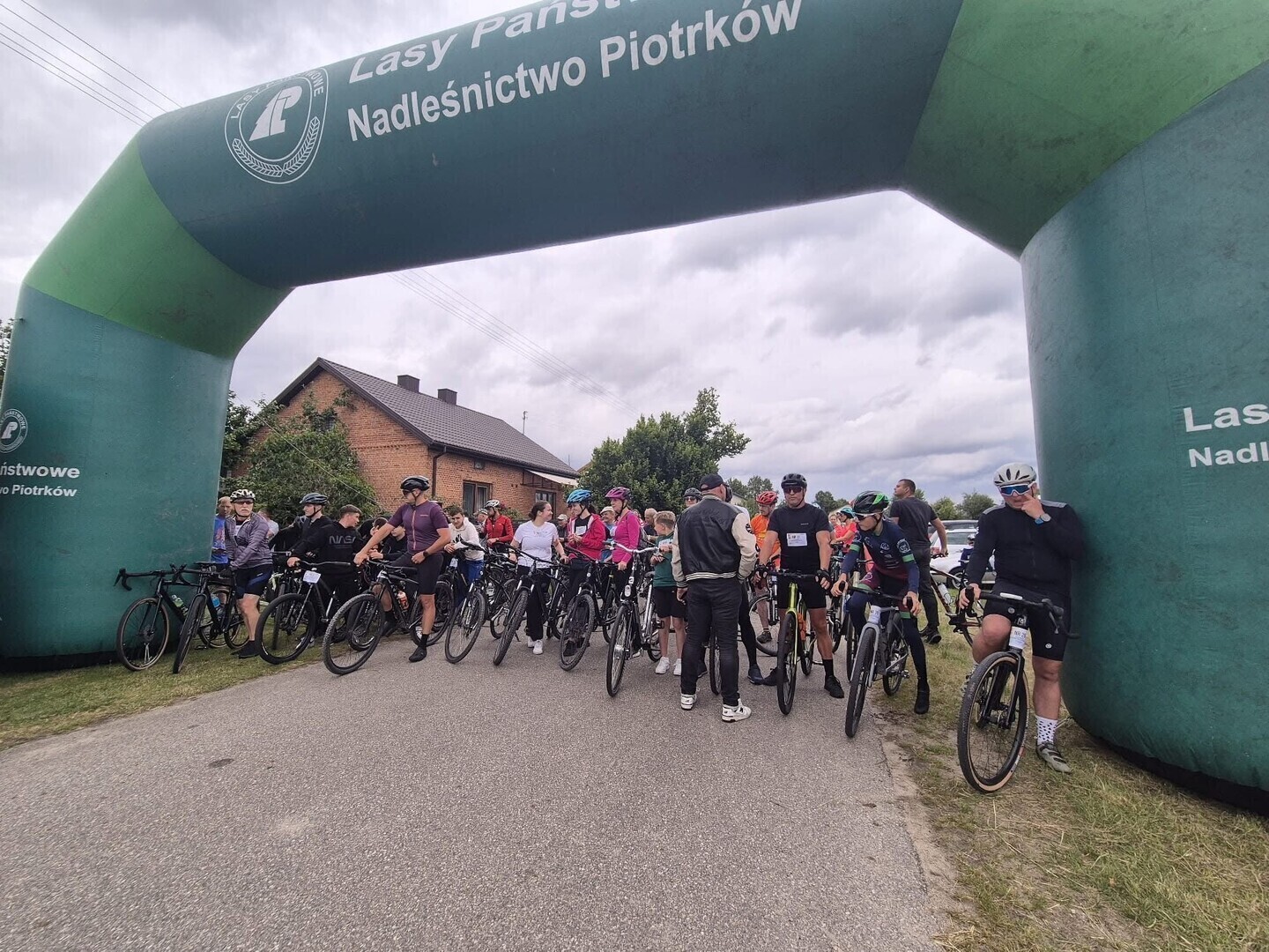 Sportowe święto w Łazach Dąbrowa - piąta edycja Biegu Powstańców Wsi Polskiej i Rajdu Rowerowego