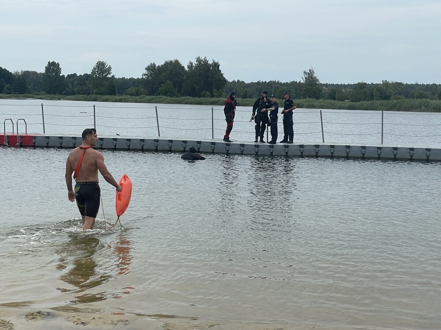 Poszukiwania na piotrkowskim Słoneczku w akcji straż pożarna policja i WOPR