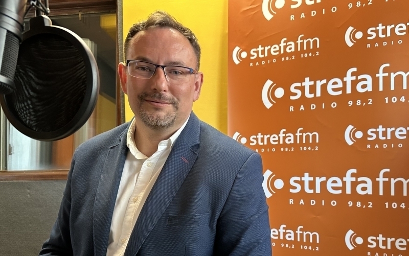 Dementował a jednak pracę znalazł w poradni w Tomaszowie