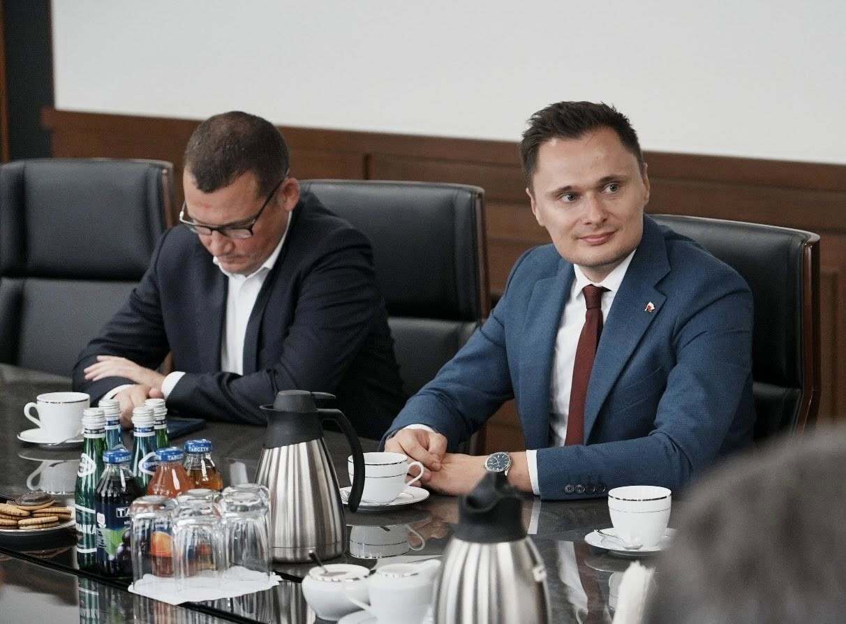 Poseł ziemi piotrkowskiej Krzysztof Ciecióra po spotkaniu z prezydentem elektem Karolem Nawrockim będzie dynamiczna prezydentura pełna energii i działania