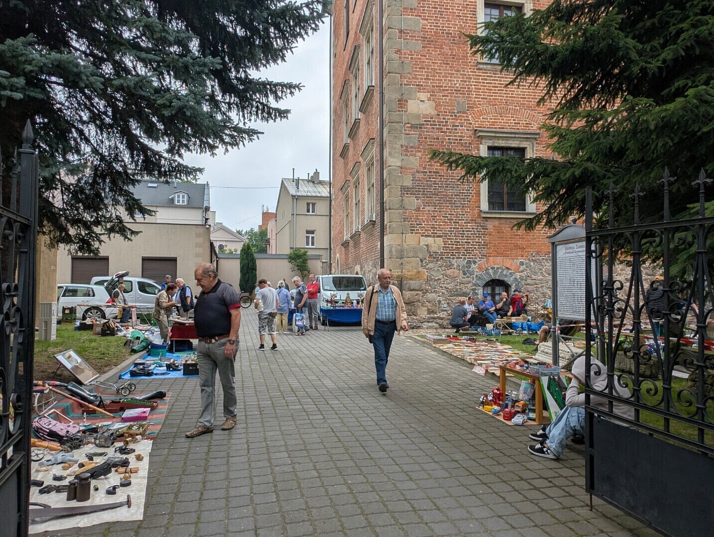 Co ciekawego można było znaleźć na piotrkowskiej giełdzie staroci Zdjęcia
