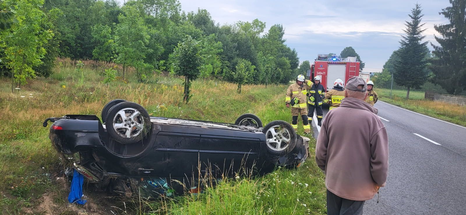 Dachowanie w Łęcznie. 23-latek wpadł do rowu próbując ominąć zwierzę