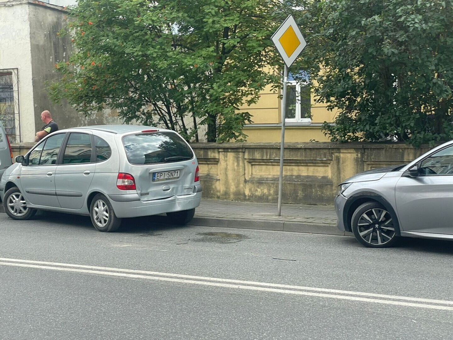 Kolizja czterech samochodów na Wojska Polskiego. Ogromne korki przed skrzyżowaniem z Toruńską