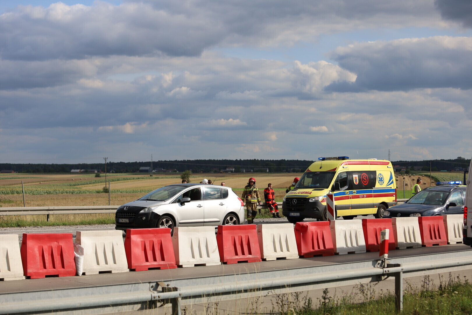 Wypadek na S8 pod Piotrkowem. Zderzenie dwóch pojazdów jedna osoba ranna