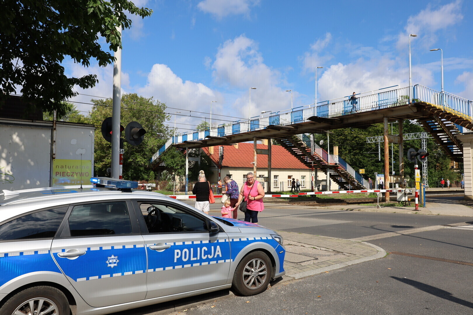 Dbali o bezpieczny przejazd. Zamiast mandatów posypały się odblaski