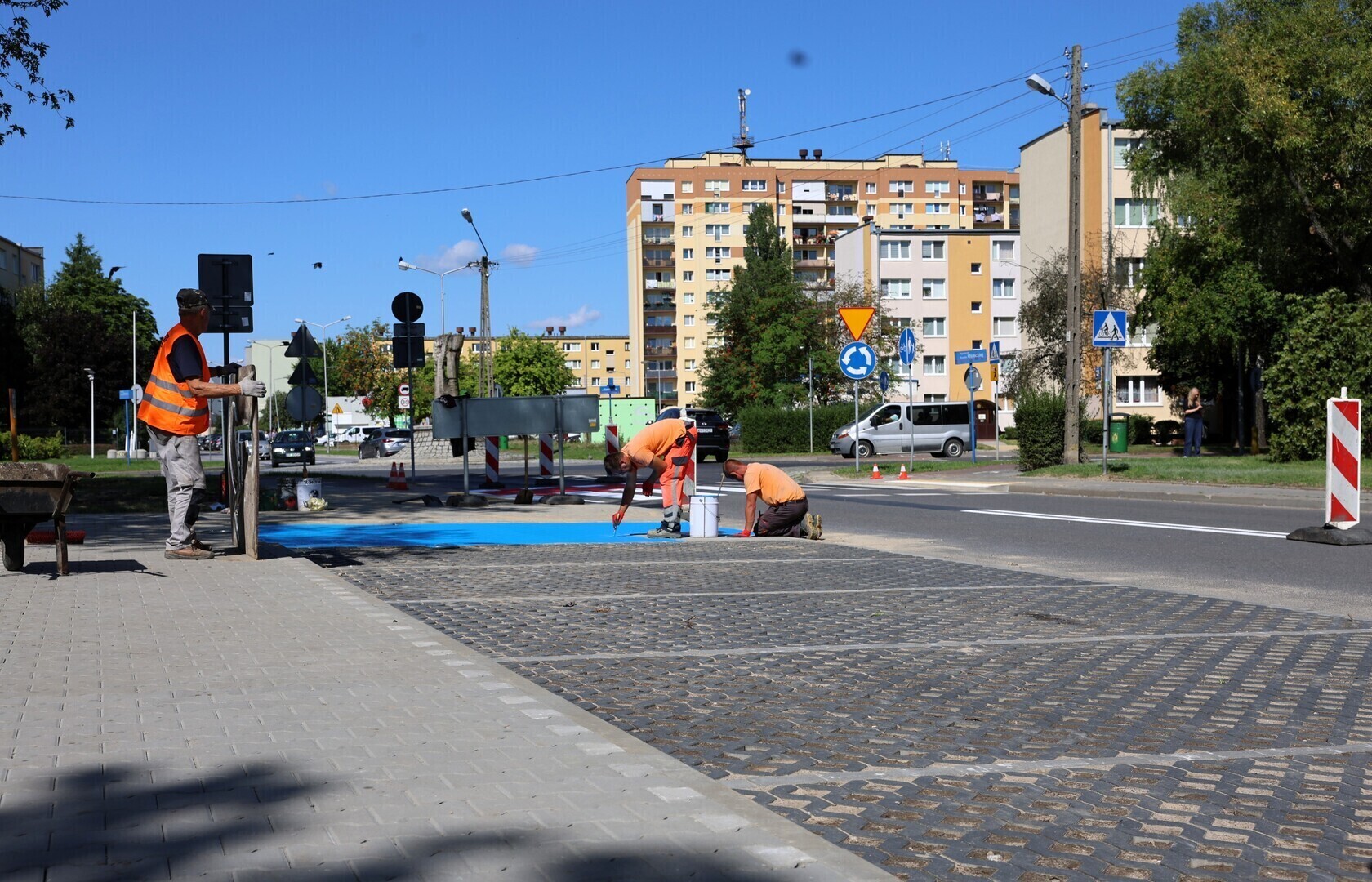 Ulica Belzacka w Piotrkowie z nowym parkingiem na 12 miejsc postojowych
