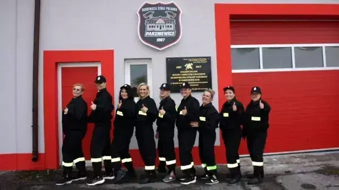 Druhny z OSP Parzniewice mają nowe mundury