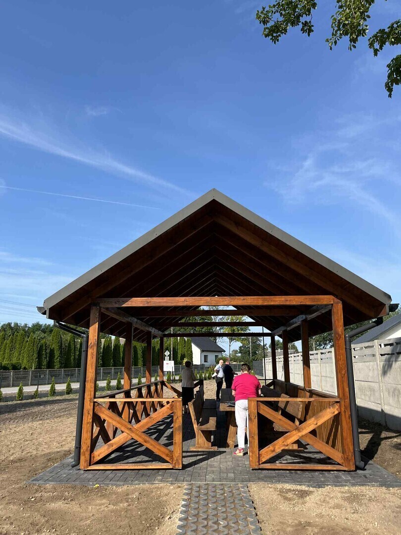 Nowa altana połączy wiele pokoleń w gminie Łęki Szlacheckie