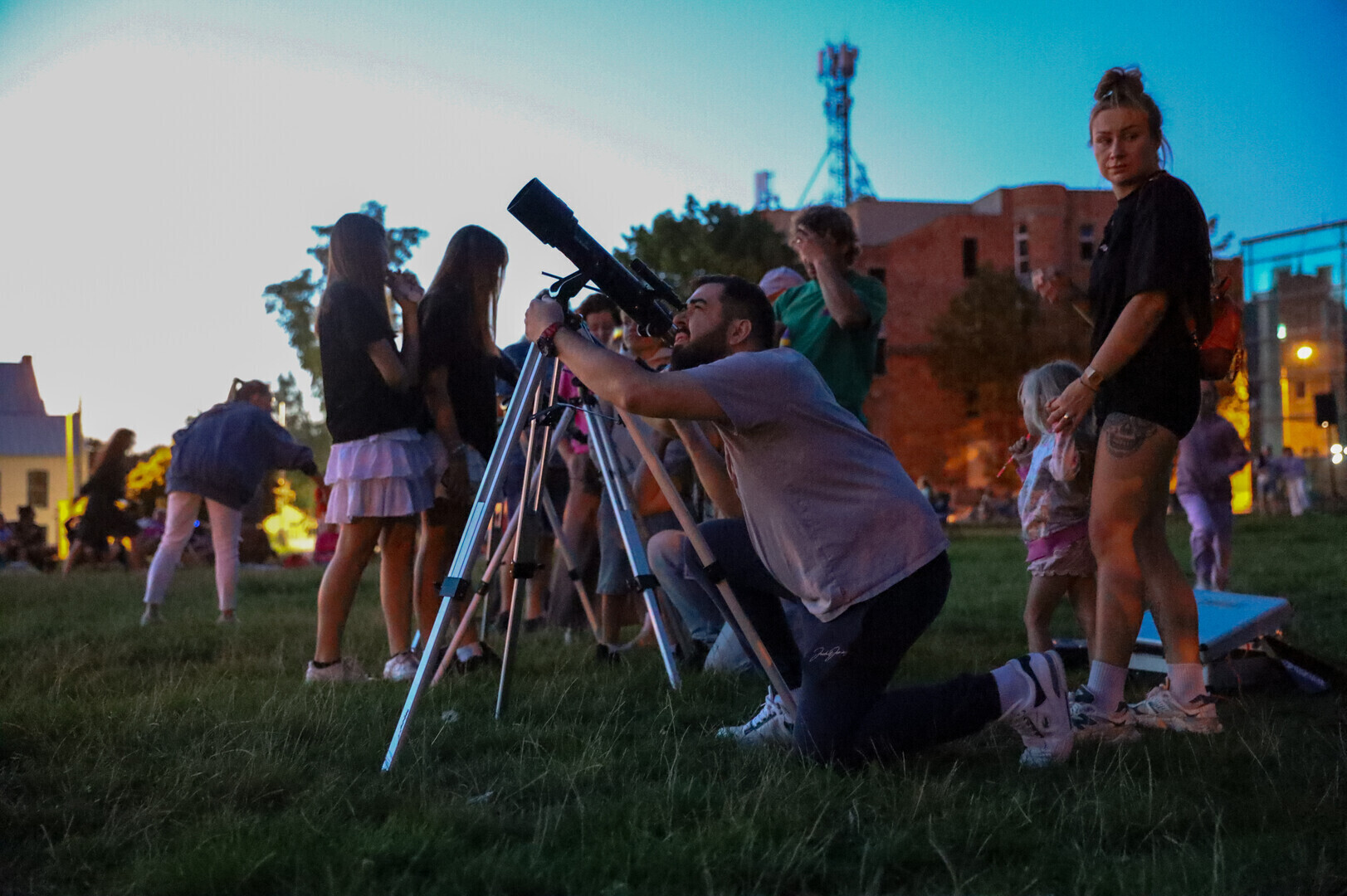 Za nami noc Perseidów w Piotrkowie. Wyjątkowe wydarzenie i moc atrakcji pod Mediateką 800-lecia