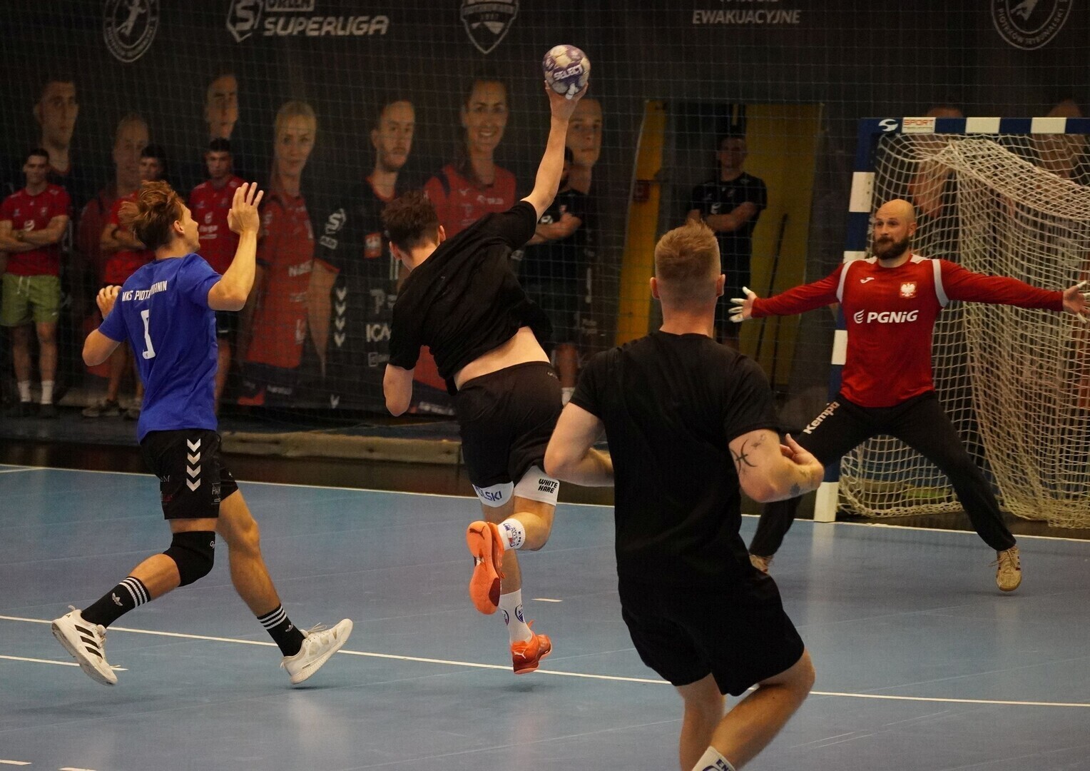 Piotrkowianin trzeci w turnieju w Piotrkowie. Po wygranych karnych