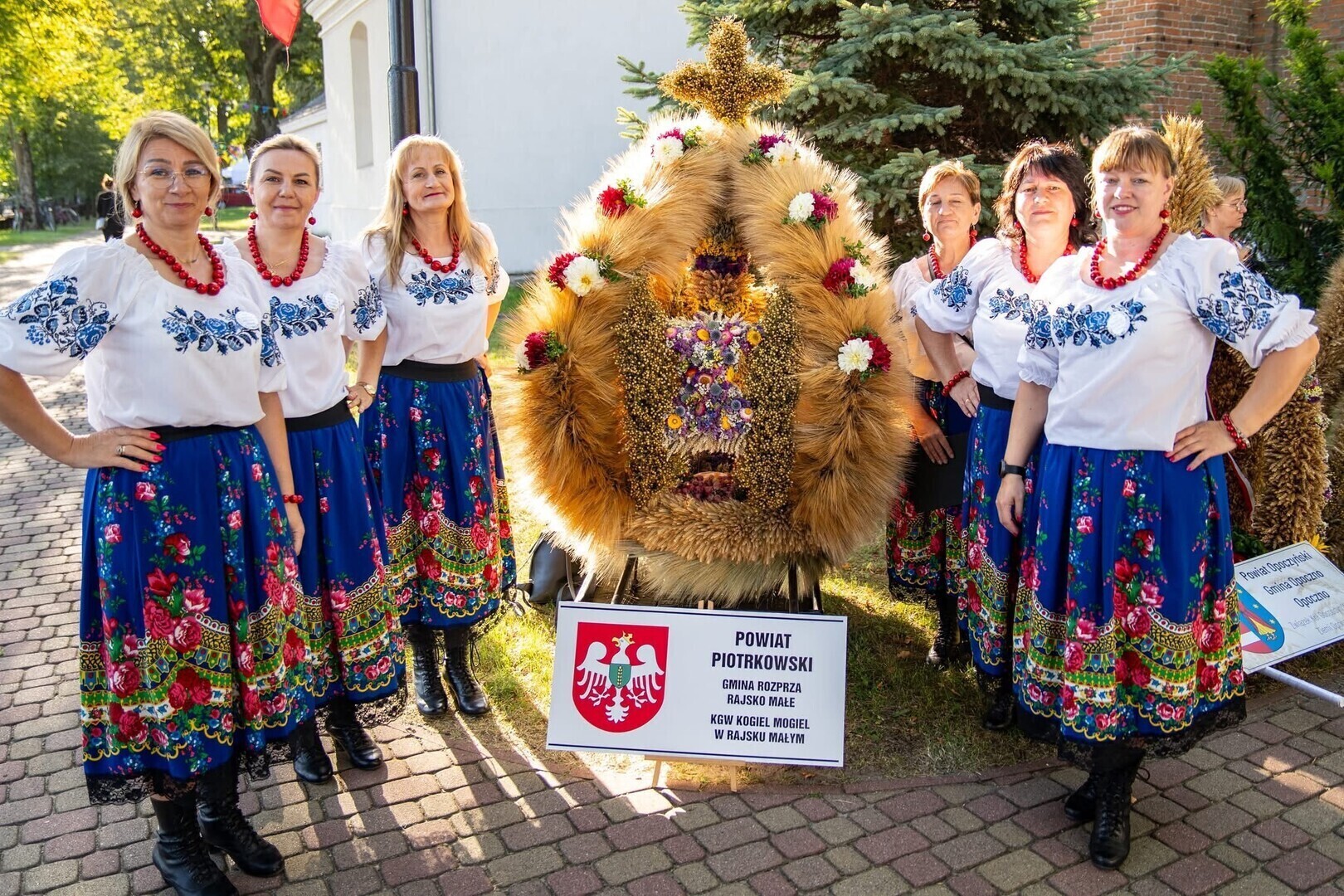 Sukces z naszego regionu KGW Kogiel Mogiel z gminy Rozprza powiat piotrkowski z najpiękniejszym wieńcem dożynkowym w Łódzkiem