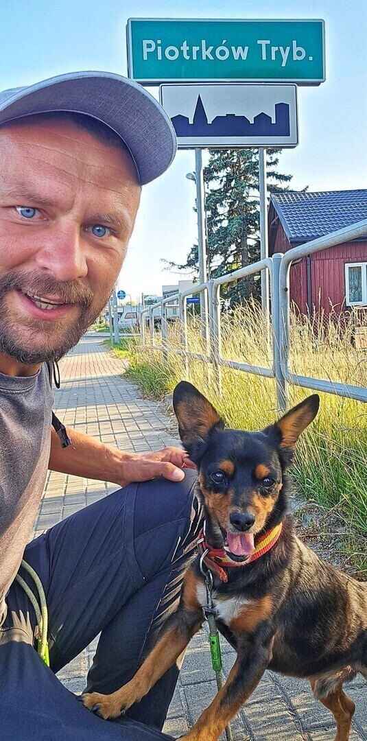 Piesza wędrówka Darka Strojewskiego przez Piotrków Trybunalski dla chorego 23-latka