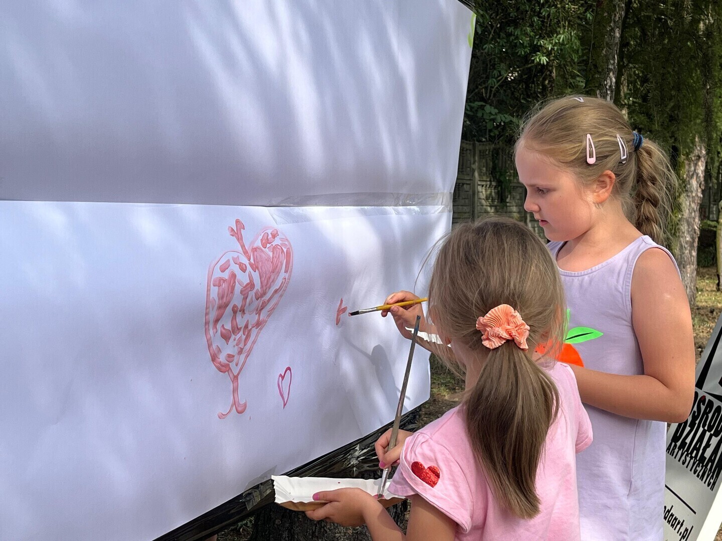 Wakacyjny festyn na osiedlu Wierzeje w Piotrkowie atrakcje muzyka i zabawa dla najmłodszych