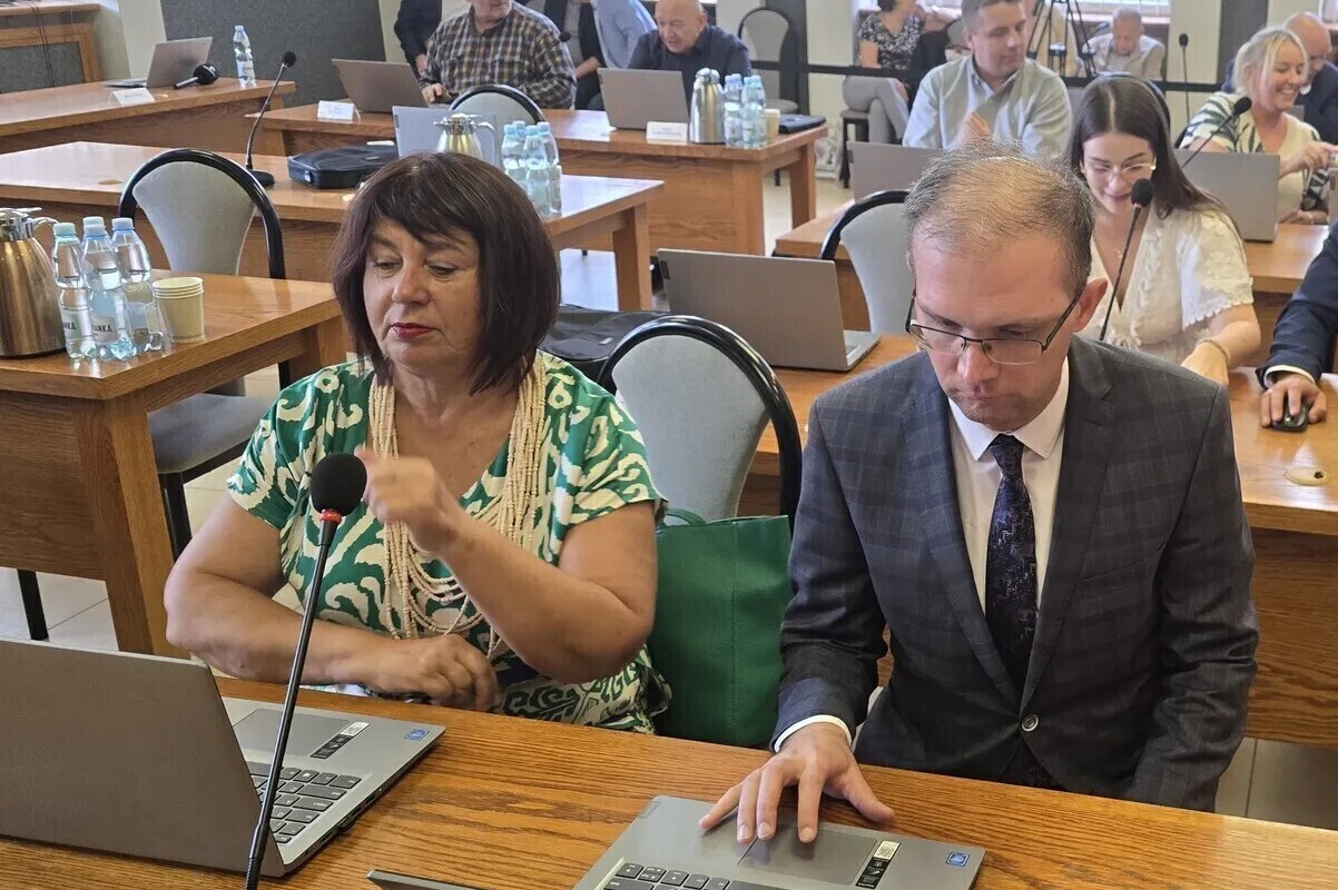 Radna M. Pingot Gdyby głupota mogła latać to pod urzędem miasta byłoby bardzo wiele gołębi