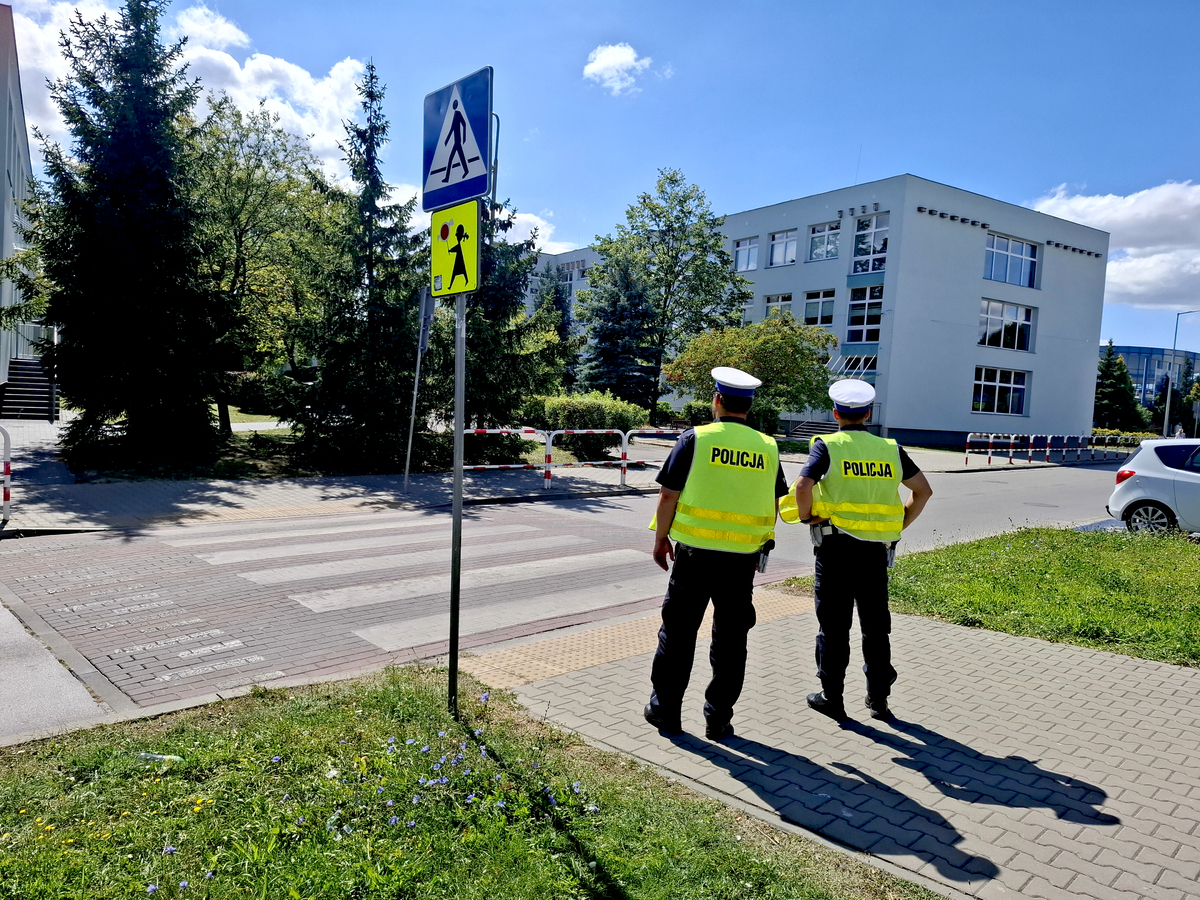 Policja sprawdzała bezpieczeństwo przed pierwszym dzwonkiem