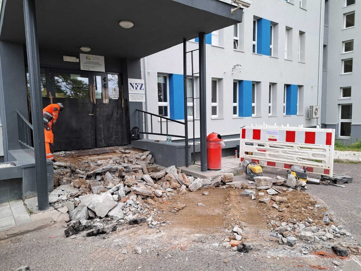 Modernizacja schodów przed Samodzielnym Szpitalem Wojewódzkim w Piotrkowie